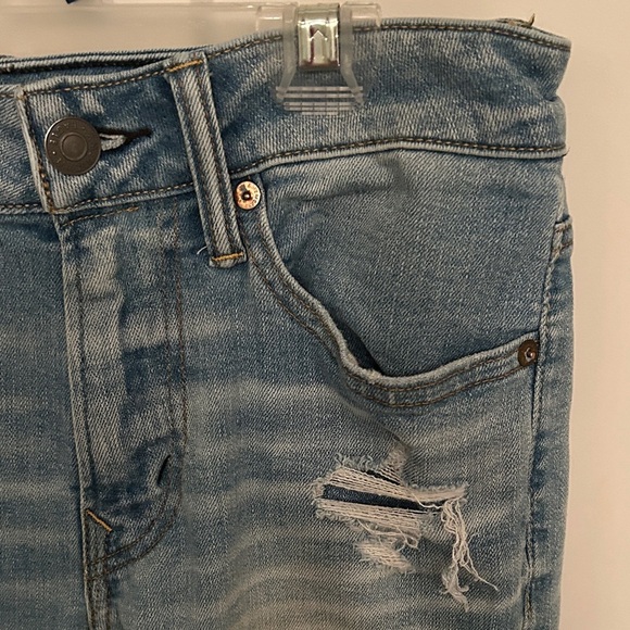 American Eagle Outfitters Light Blue Distressed Jeans - Picture 5 of 13